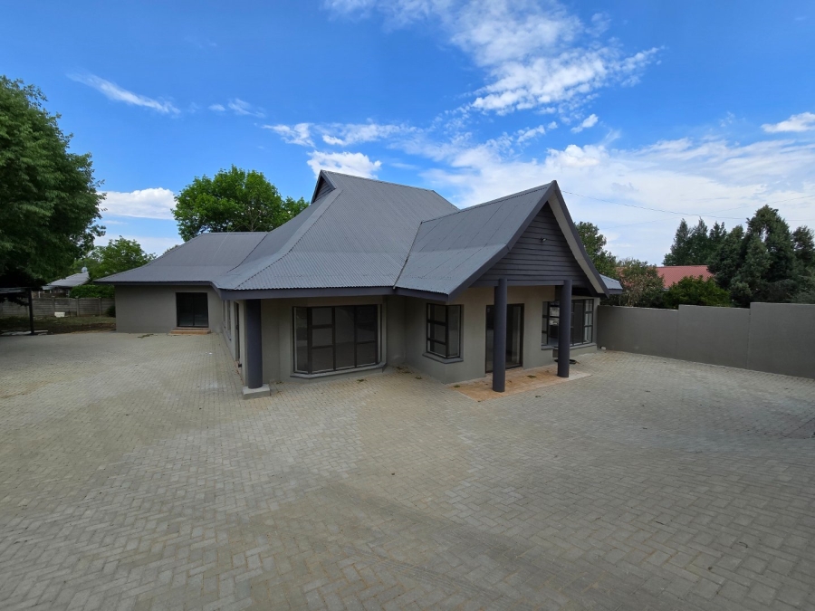 To Let 4 Bedroom Property for Rent in Hospitaalheuwel Free State